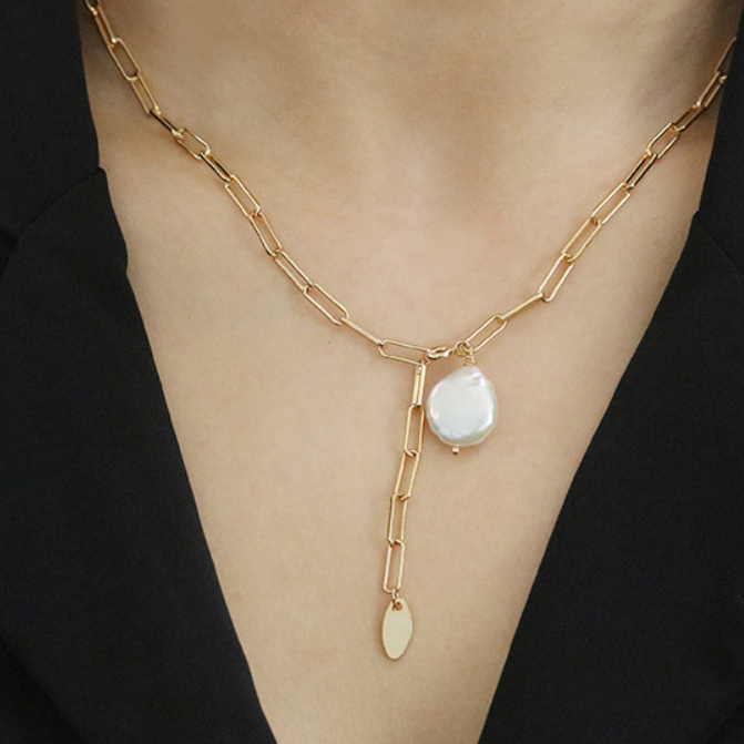 Shaped pearl necklace